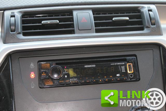 MAHINDRA KUV100 usata, con MP3