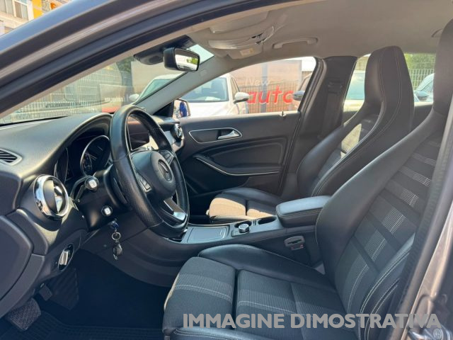 MERCEDES-BENZ GLA 200 usata, con Leve al volante