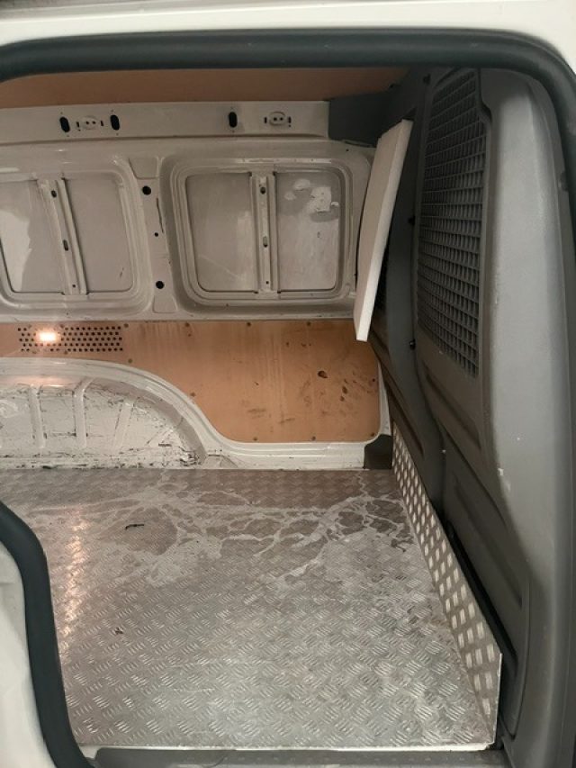 VOLKSWAGEN Caddy usata 13