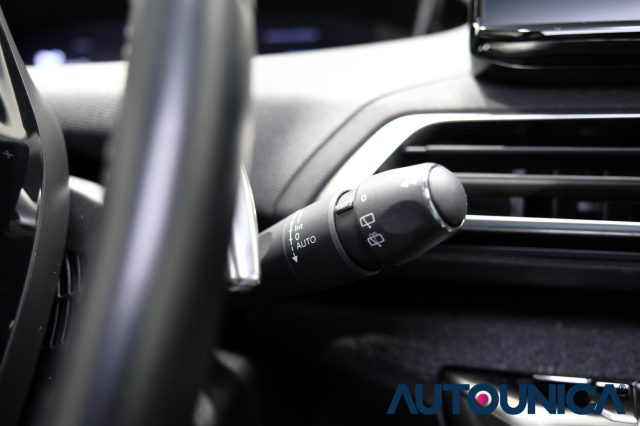 PEUGEOT 3008 usata, con Leve al volante