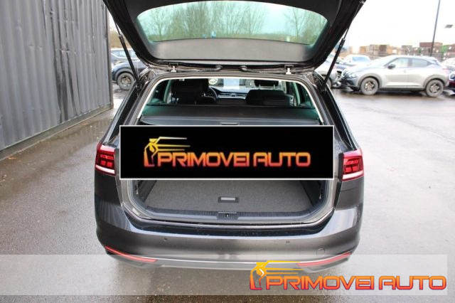 VOLKSWAGEN Passat Variant usata, con ESP