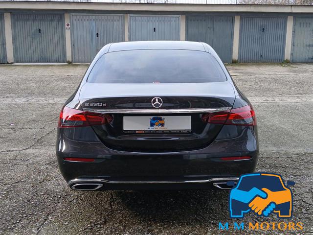 MERCEDES-BENZ E 220 usata, con Boardcomputer