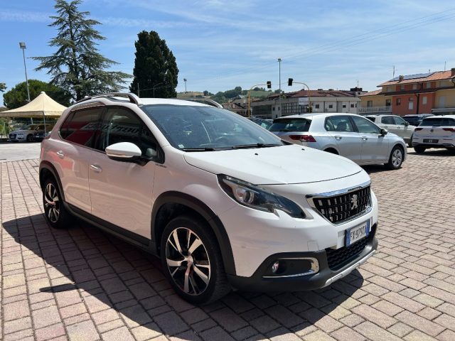 PEUGEOT 2008 usata, con Airbag