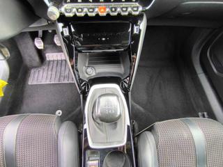 PEUGEOT 2008 usata, con Sistema di navigazione