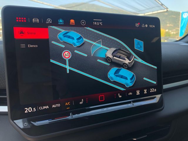 VOLKSWAGEN T-Roc usata, con USB