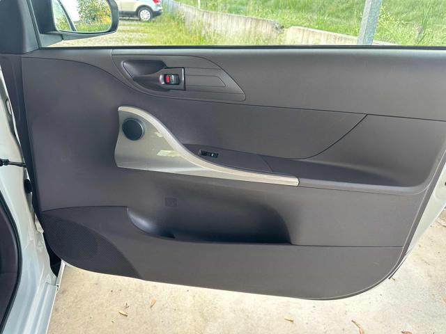TOYOTA iQ usata, con Luci diurne