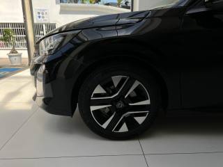PEUGEOT 208 usata, con Sedile posteriore sdoppiato