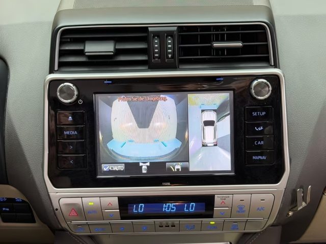 TOYOTA Land Cruiser usata, con USB
