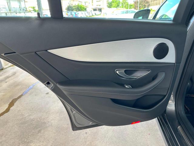 MERCEDES-BENZ E 200 usata, con Fari LED