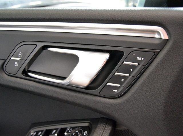 PORSCHE Macan usata, con Autoradio