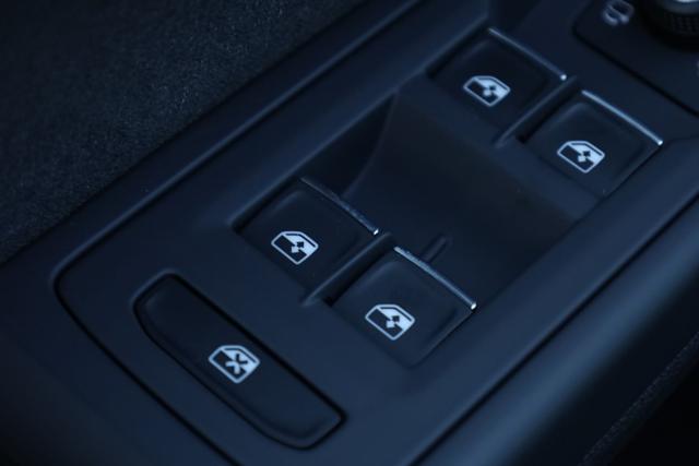 VOLKSWAGEN Golf usata, con Hill holder