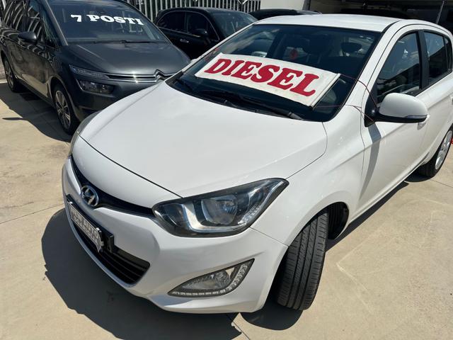 HYUNDAI i20 usata, con Specchietti laterali elettrici