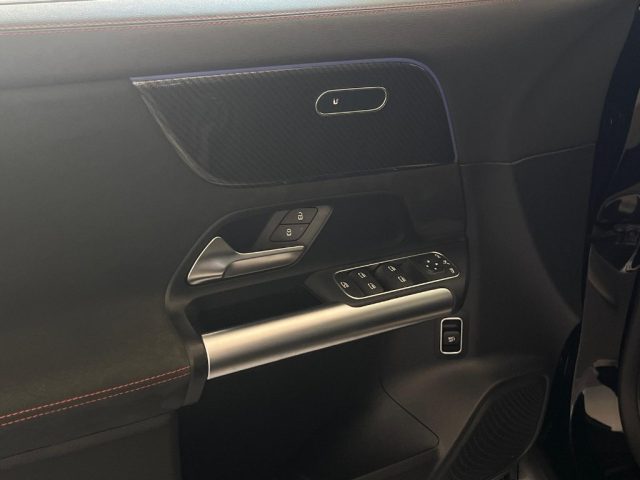 MERCEDES-BENZ GLA 200 usata, con Telecamera per parcheggio assistito