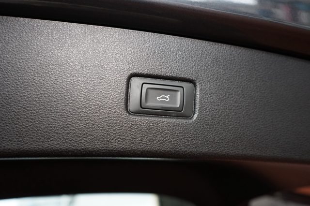 AUDI Q5 usata, con Sensori di parcheggio anteriori