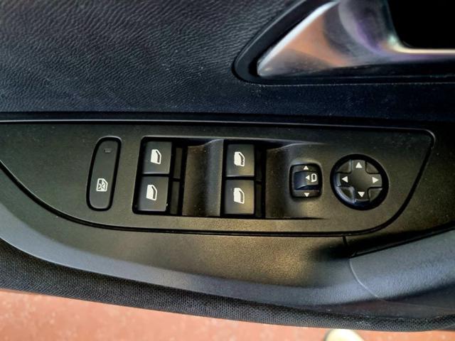 PEUGEOT 2008 usata, con Isofix