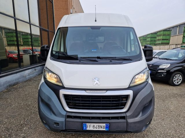 PEUGEOT Boxer usata, con Airbag
