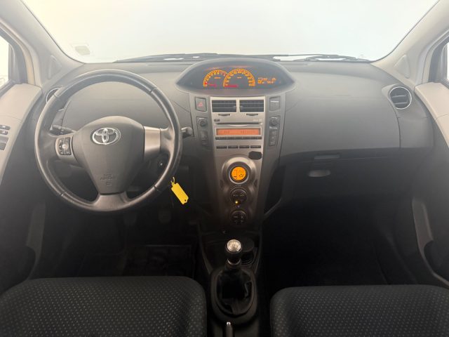 TOYOTA Yaris usata 8