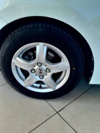 HYUNDAI i10 usata, con Specchietti laterali elettrici