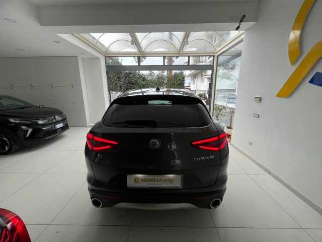 ALFA ROMEO Stelvio usata, con Chiusura centralizzata