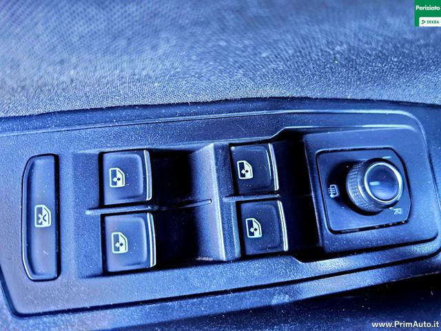 VOLKSWAGEN T-Roc usata, con Sedile posteriore sdoppiato