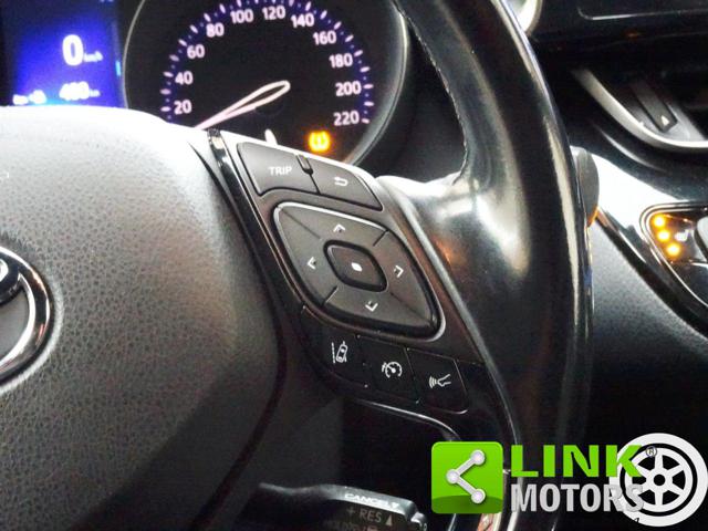 TOYOTA C-HR usata, con USB