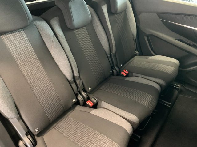 PEUGEOT 5008 usata, con Controllo automatico clima