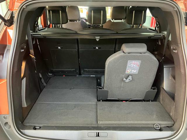 PEUGEOT 5008 usata, con Sedile posteriore sdoppiato