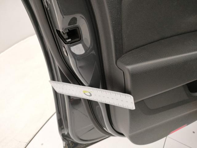 VOLKSWAGEN Passat Variant usata, con Carica per smartphone a induzione