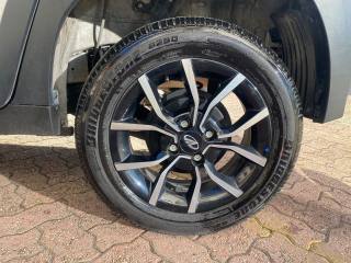 MAHINDRA KUV100 usata, con Cerchi in lega