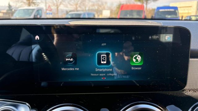 MERCEDES-BENZ GLB 180 usata, con Autoradio digitale