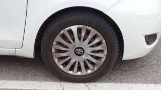 TOYOTA Yaris usata, con Specchietti laterali elettrici