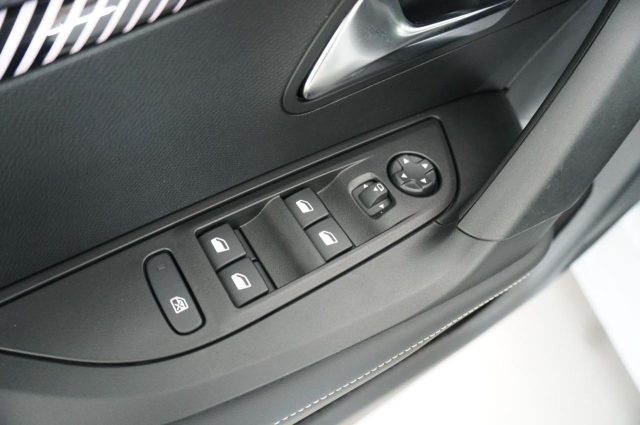 PEUGEOT 2008 usata, con USB