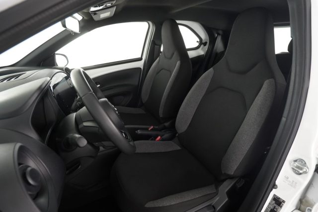 TOYOTA Aygo X usata 8