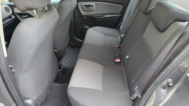 TOYOTA Yaris usata 13
