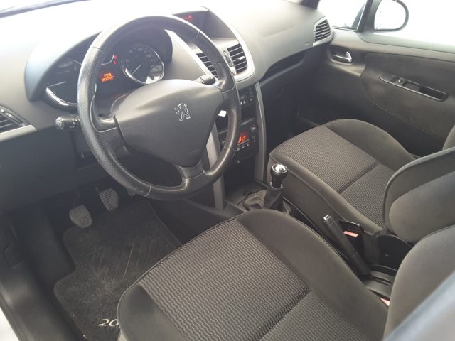 PEUGEOT 207 usata, con Autoradio