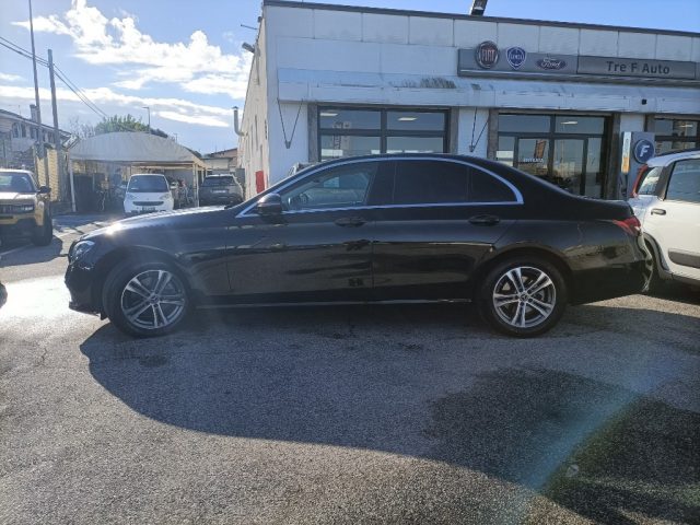 MERCEDES-BENZ E 200 usata, con Chiusura centralizzata