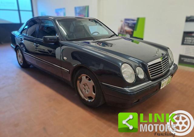 MERCEDES-BENZ E 200 usata, con Chiusura centralizzata