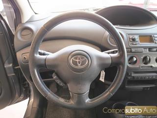 TOYOTA Yaris usata 24