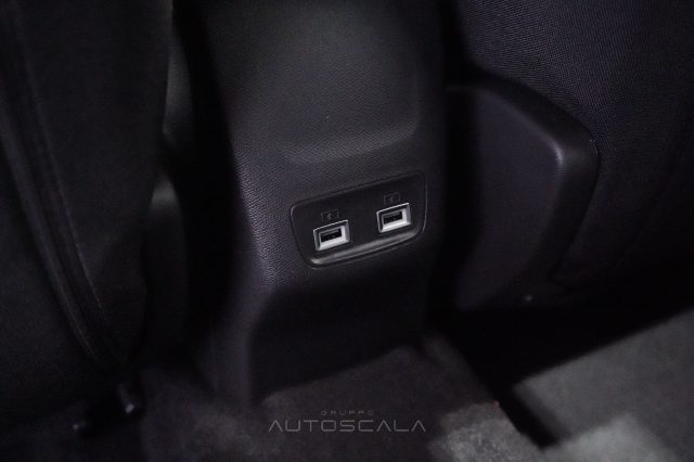 PEUGEOT 2008 usata, con Volante multifunzione