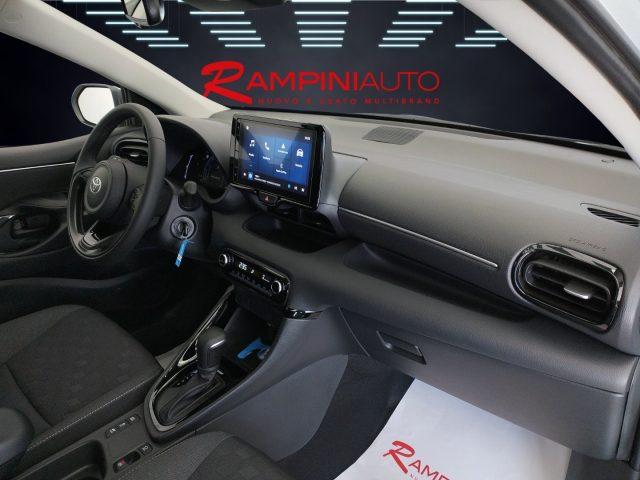 TOYOTA Yaris usata 18