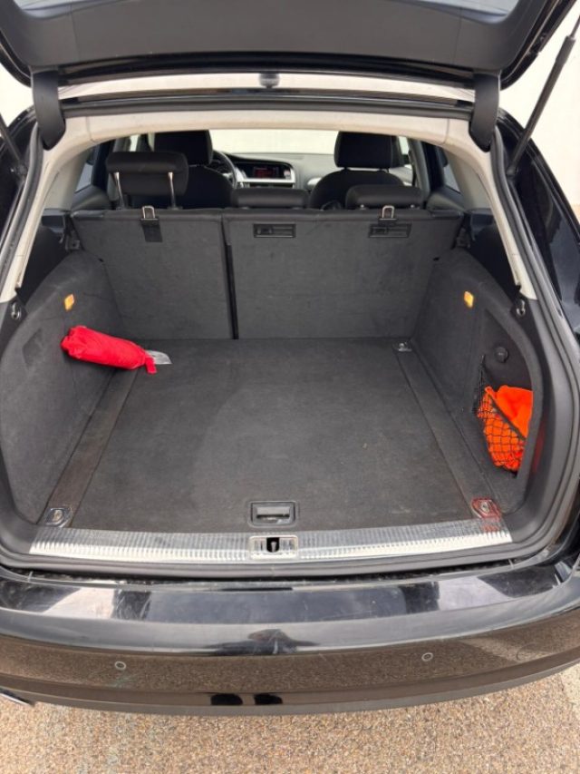 AUDI A4 usata, con Sensori di parcheggio posteriori