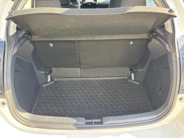 TOYOTA Yaris usata, con USB