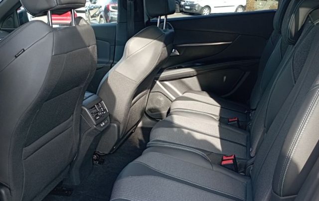 PEUGEOT 5008 usata, con Fari LED