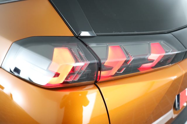 PEUGEOT 2008 usata 9