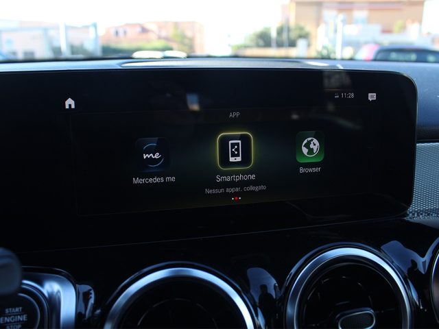 MERCEDES-BENZ GLB 180 usata, con Luci diurne