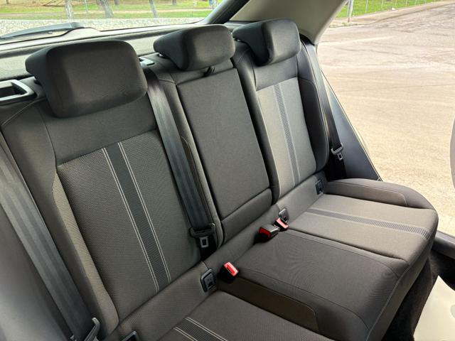 VOLKSWAGEN T-Roc usata, con USB