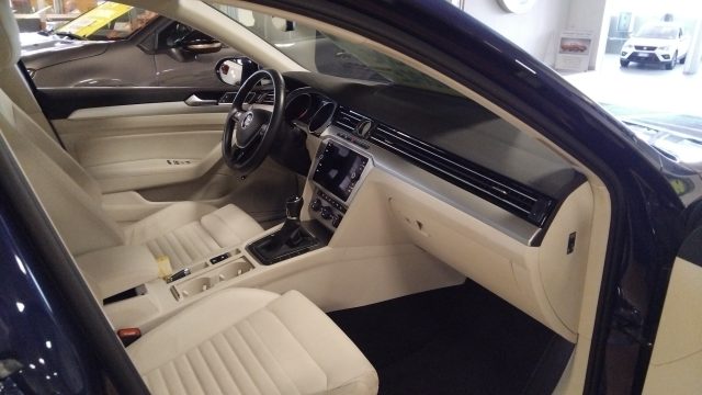 VOLKSWAGEN Passat usata, con Servosterzo