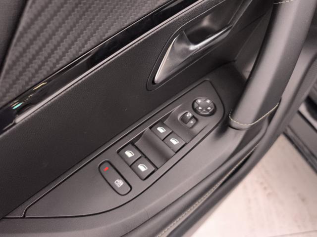 PEUGEOT 2008 usata, con Touch screen
