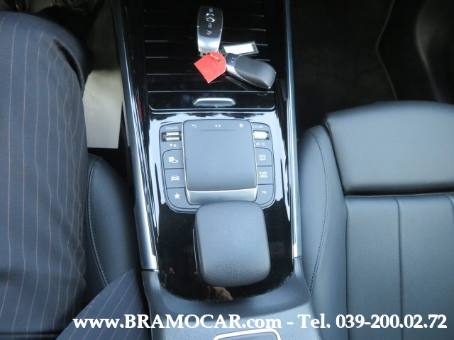MERCEDES-BENZ GLB 200 usata, con USB