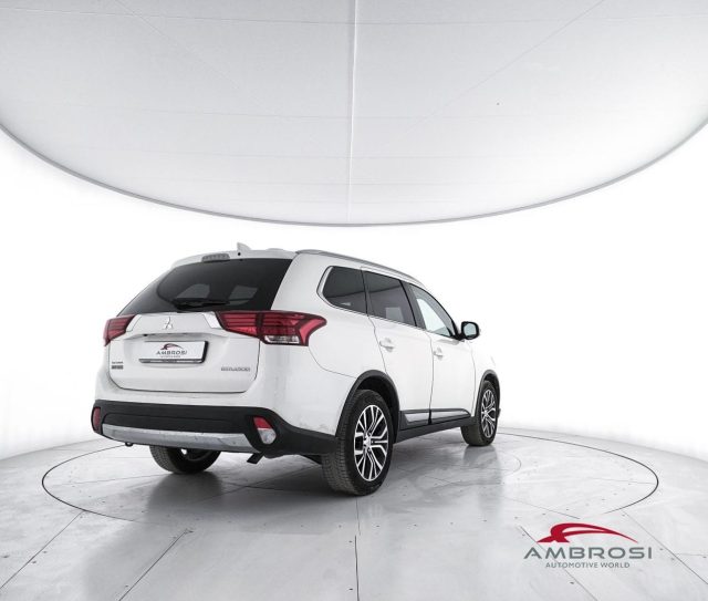 MITSUBISHI Outlander usata 2